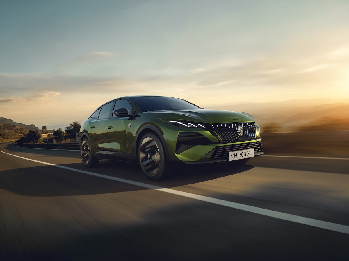 Peugeot 408, aggiornamento fastback