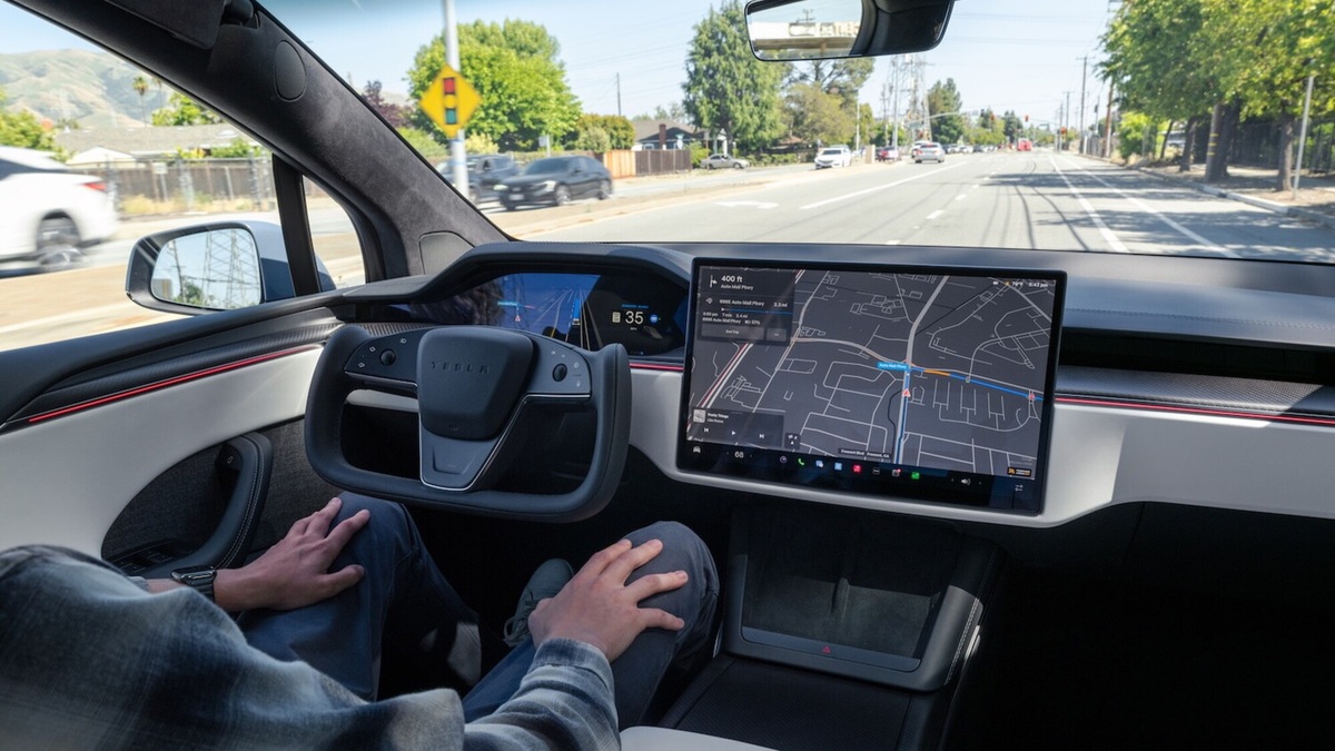 Addio optional, sempre più abbonamenti: tocca anche all'Autopilot Tesla