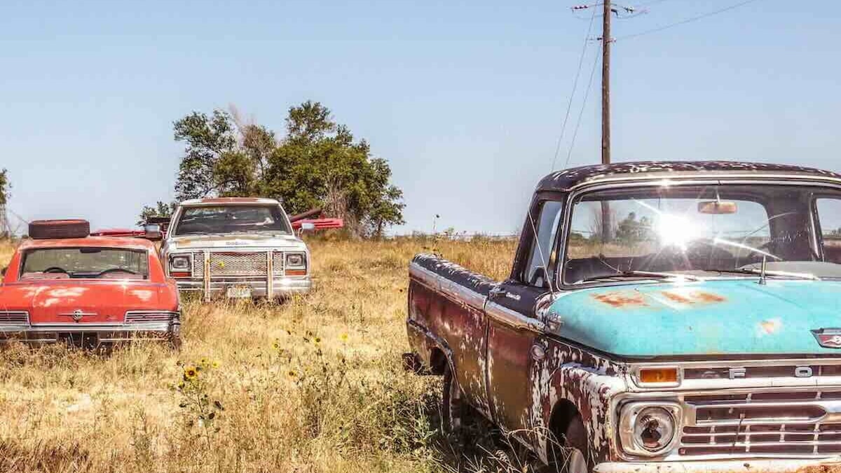Auto abbandonate, nuova legge sulla cancellazione dal PRA: regole più chiare e procedure più efficaci