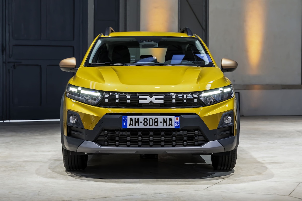 Dacia Sandero 2026 tenta la fuga col super ibrido e il nuovo GPL