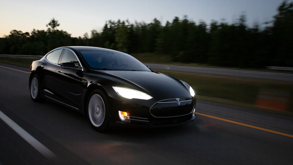 Tesla ferma Model S e Model X: la fine di un’era che racconta il nuovo corso