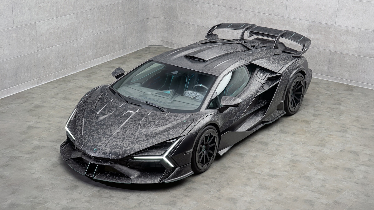 La Lamborghini Revuelto diventa estrema: ecco la Mansory Carbonado X