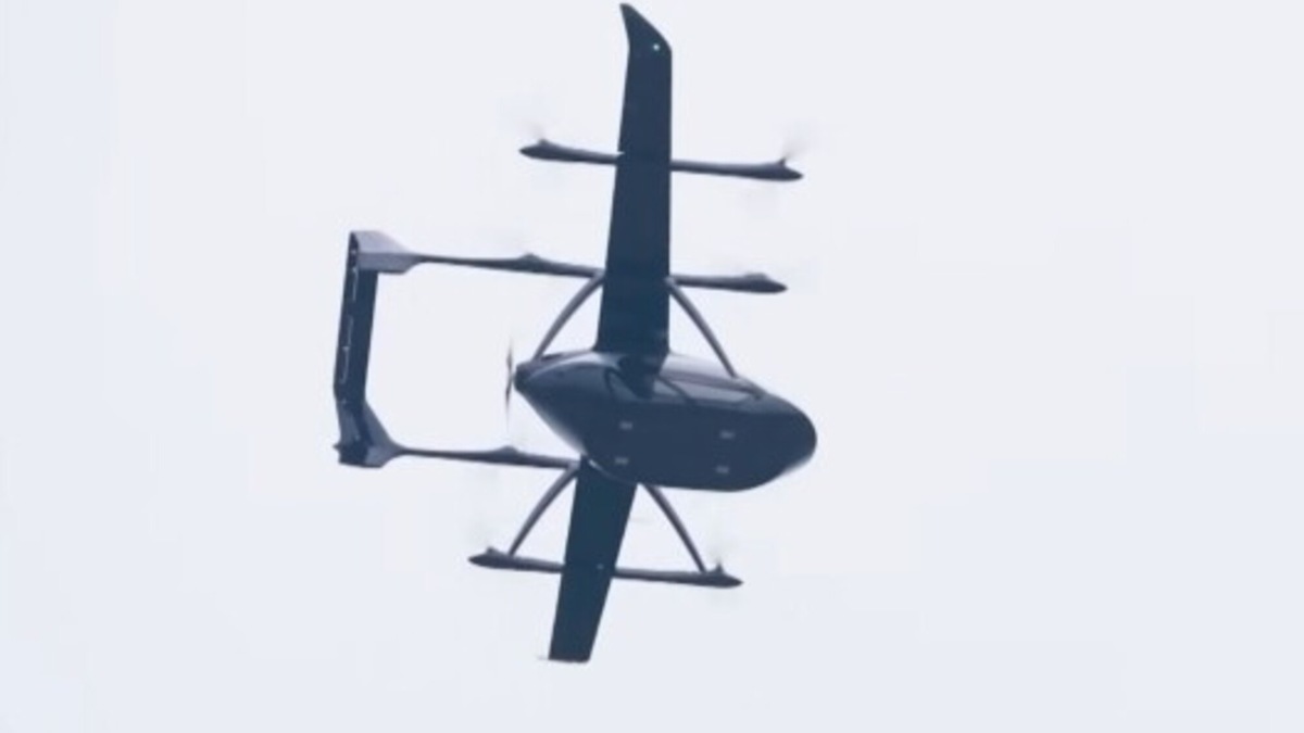 Auto volanti Cina: 150 km/h e 300 km di autonomia