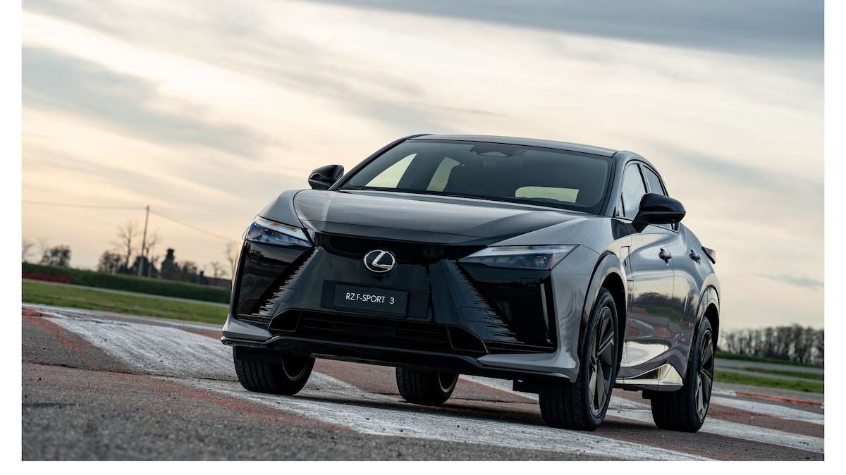 La Lexus RZ stupisce con lo steer-by-wire: lo sterzo elettrico rivoluziona la guida