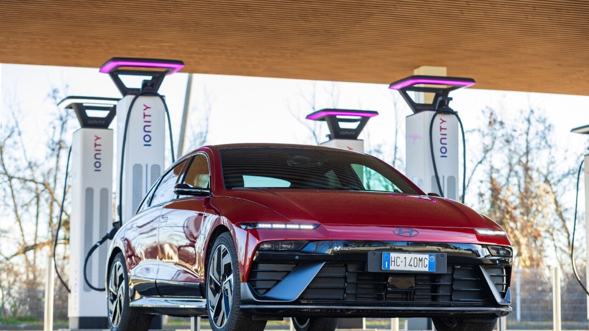 Hyundai Ioniq 6 N Line, la grande berlina si affina