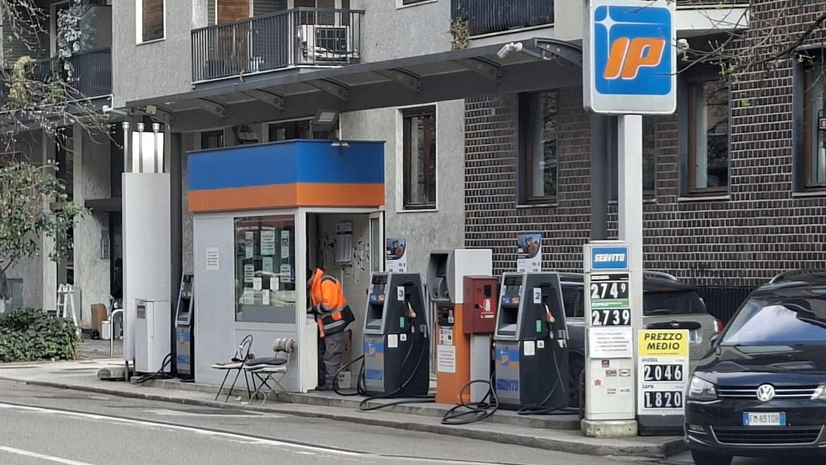 Caro carburante Milano: benzina record a 2,73 euro in via Correggio