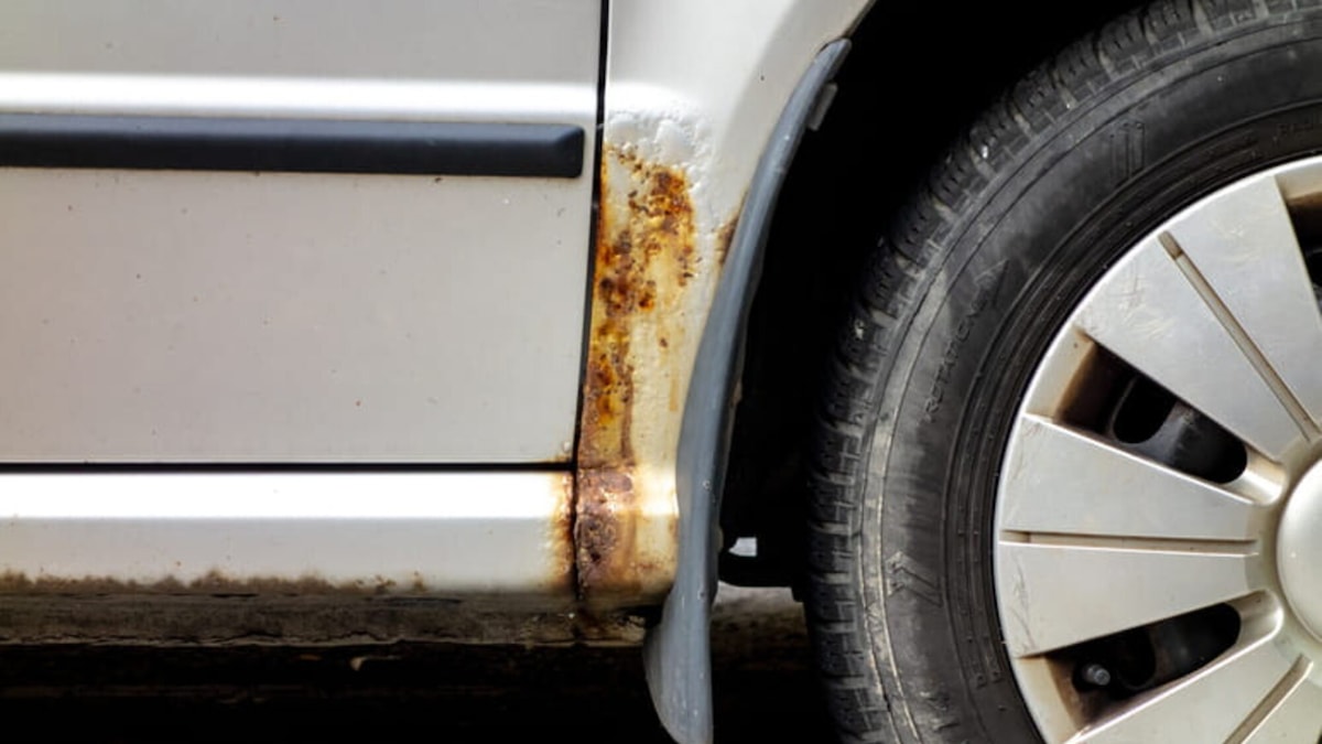 Ruggine sull’auto, multa annullata: quando il degrado non basta per sanzionare