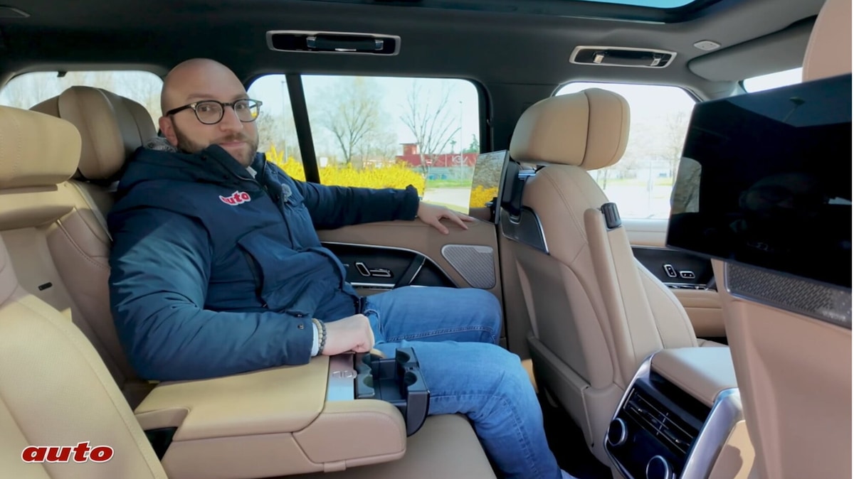 Nuova Range Rover 3.0 PHEV AWD, interni eleganti e optional di livello