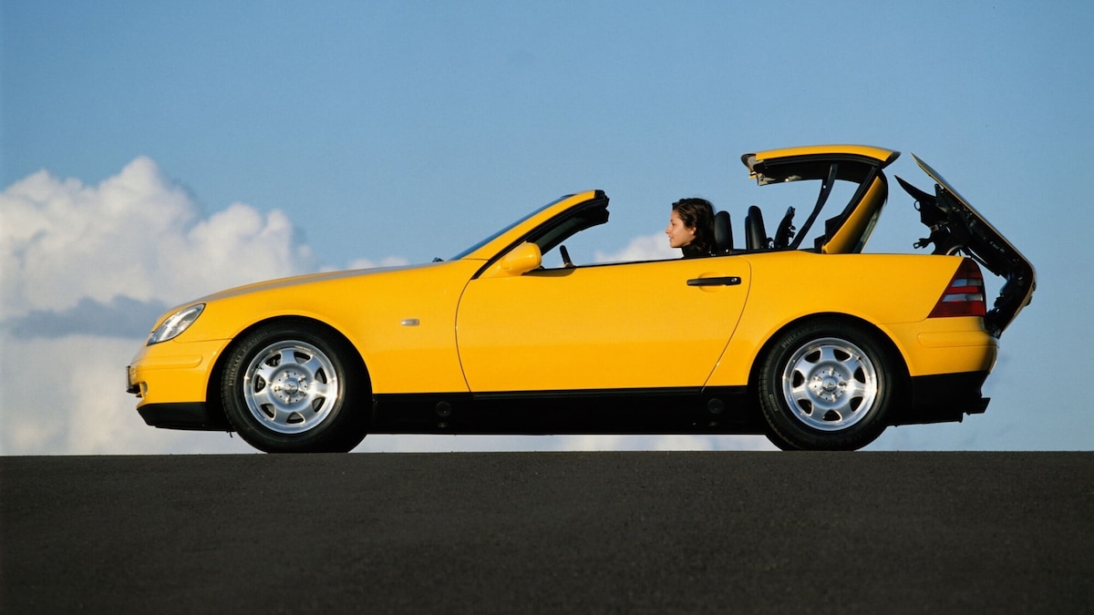 Mercedes SLK, regina di primavera. Trent'anni della coupé cabrio per eccellenza