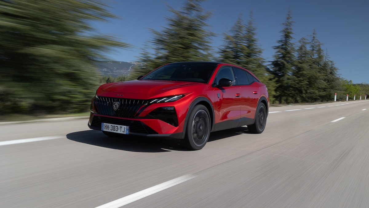 Peugeot 408, un Leone che si fa notare