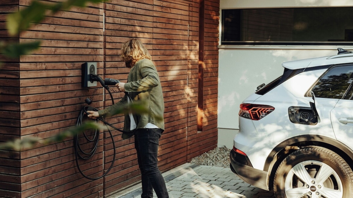 Quanto costa ricaricare un’auto elettrica a casa e alle colonnine