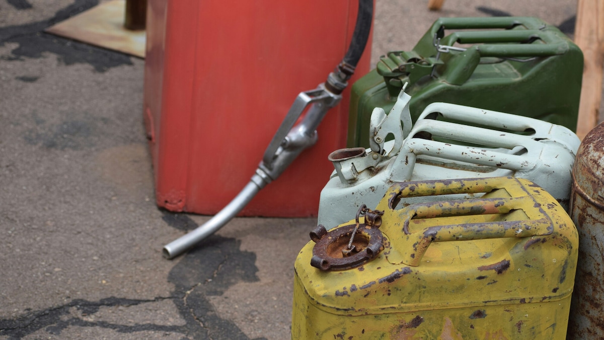 Benzina annacquata o adulterata: i rischi per il motore e le cose da fare