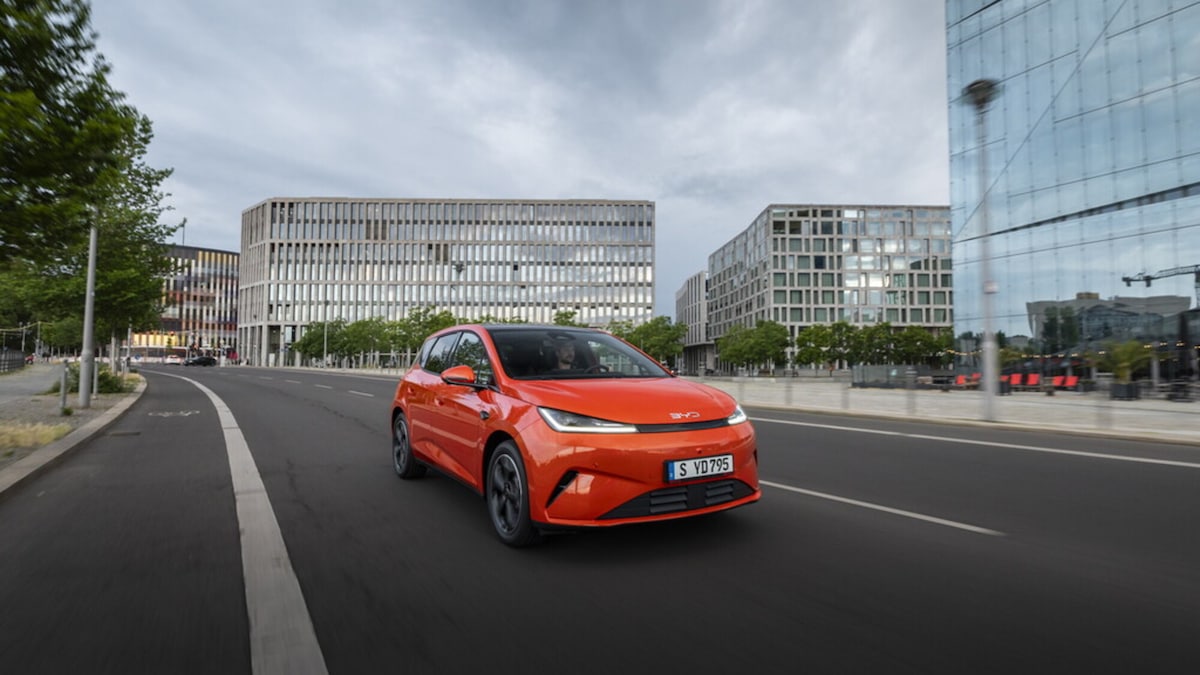 BYD Dolphin G DM-i, compatta e plug-in