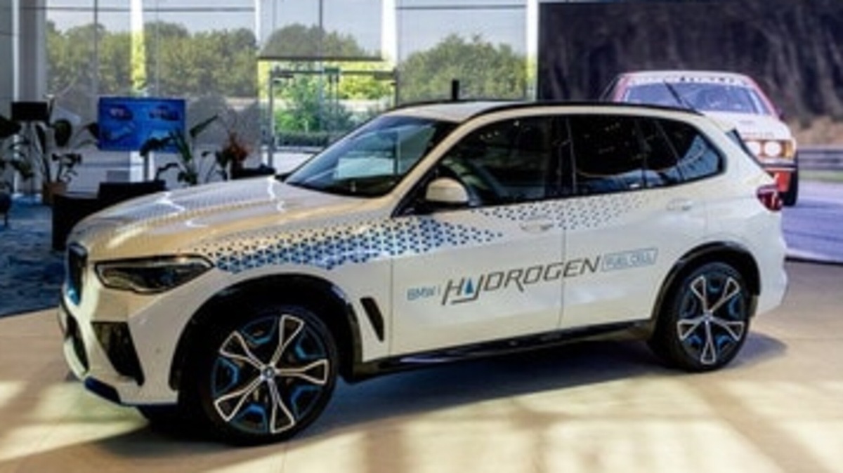 BMW corre verso l'idrogeno, sarà iX5 nel 2028. "Non è una visione, è strategia"