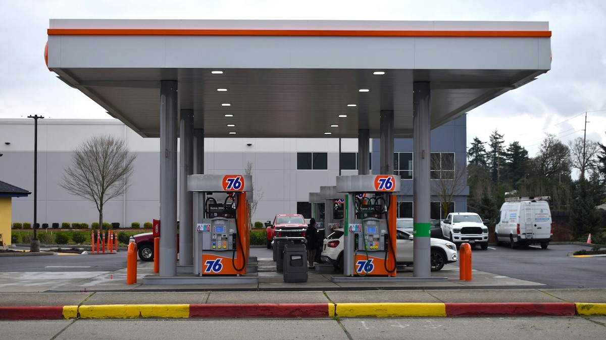 Benzina e diesel, prezzi in calo ma la discesa rallenta. Stabili Gpl e metano
