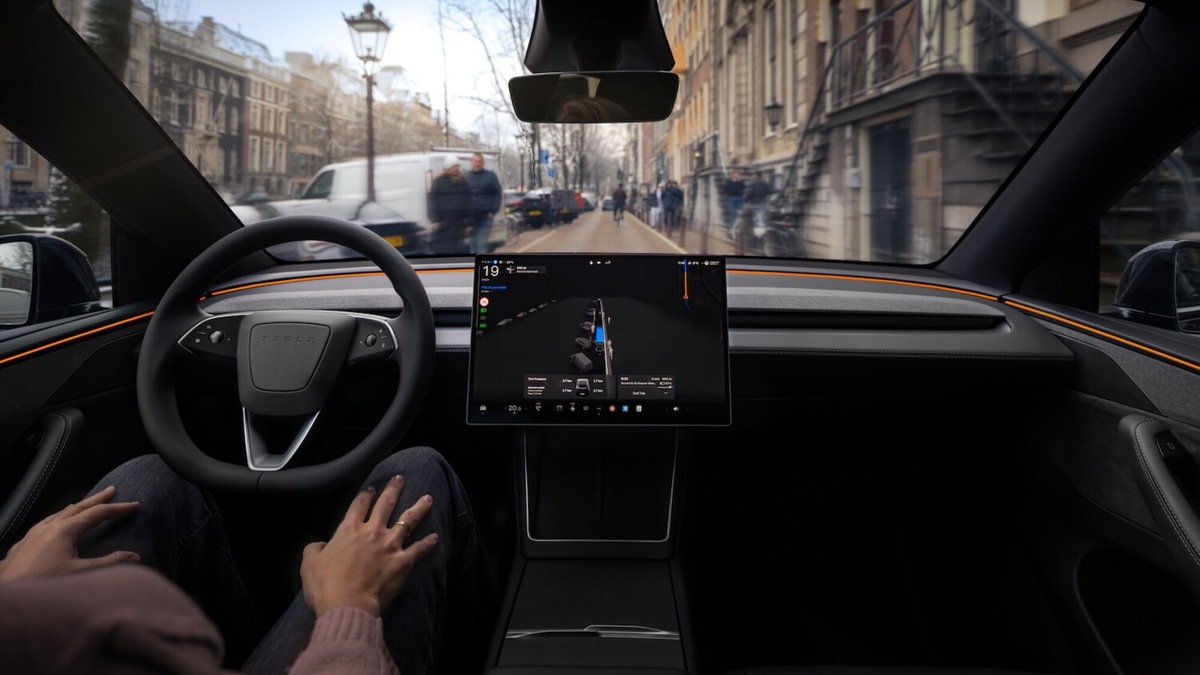 Tesla, la guida autonoma è un caso: dati "fuorvianti" per l'omologazione europea