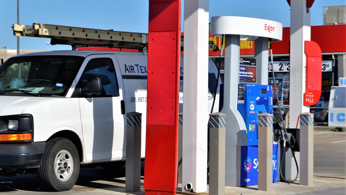 Prezzi carburanti: doppio sconto diesel, giù benzina e gpl. Che calo in autostrada
