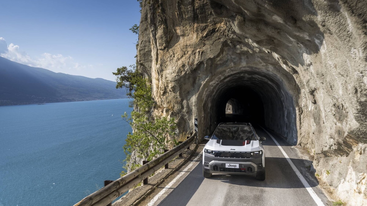 Jeep Compass 4xe, in fuoristrada con l'elettrica bimotore a trazione integrale