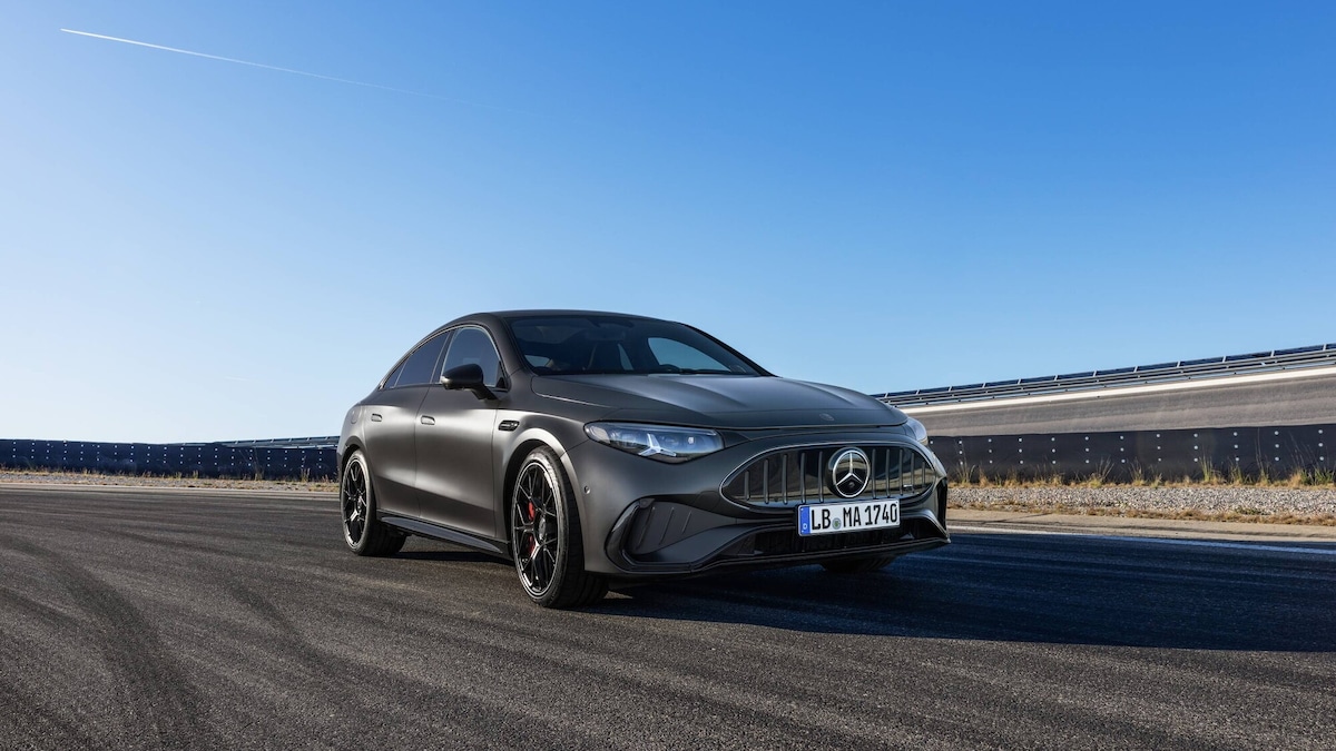 Kimi Antonelli svela a Goodwood la nuova Mercedes-AMG CLA 45 