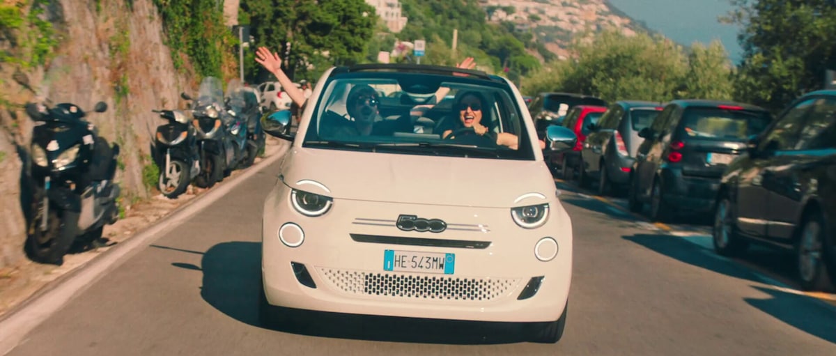 Fiat 500 canta con Rovazzi, Arisa e Nino D'Angelo in Costiera Amalfitana
