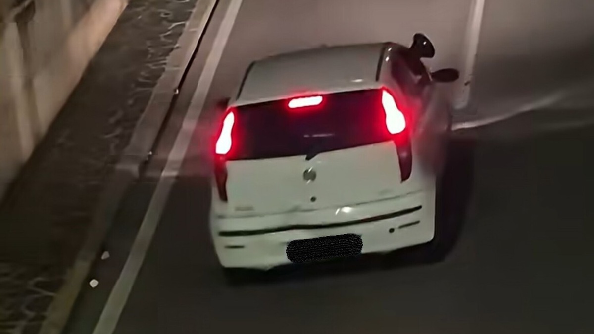 Megafono sulla Punto e musica alta: 20enne beccato dai vigili, multa salata