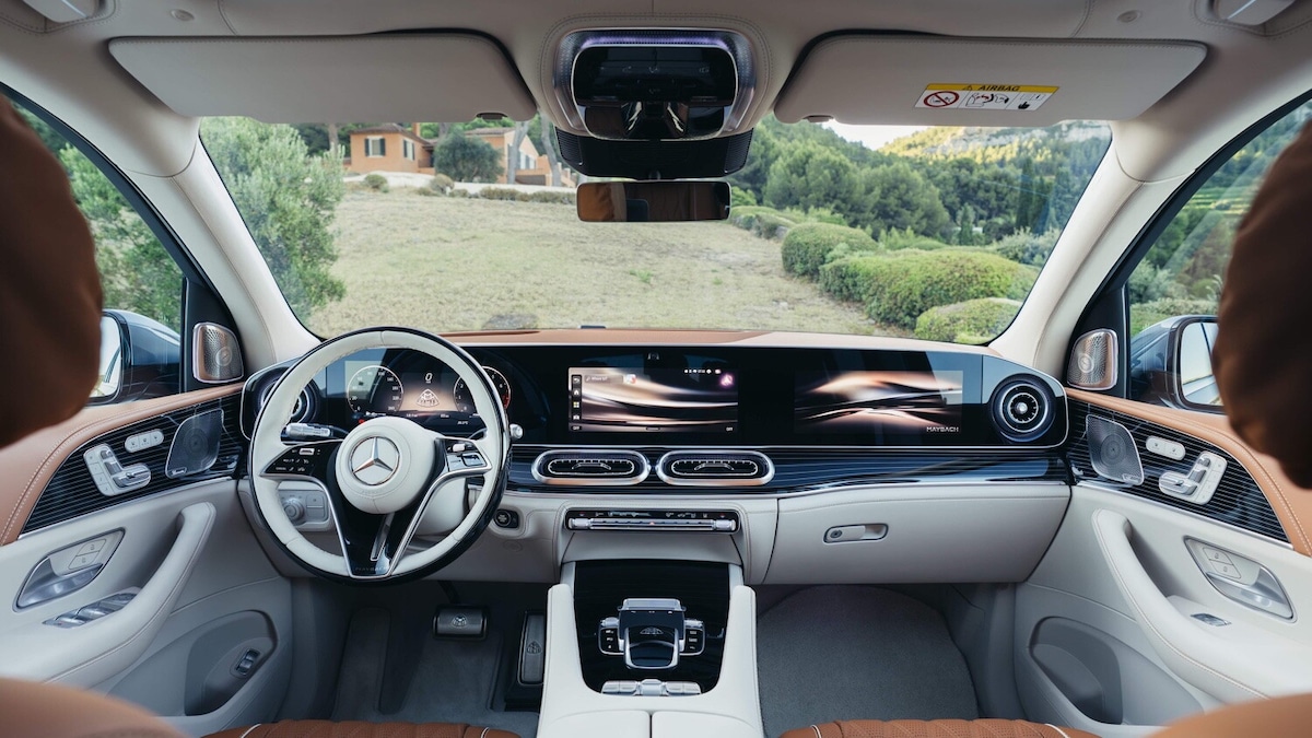 Mercedes-Maybach GLS 2026, il lusso che sconfigge la fisica