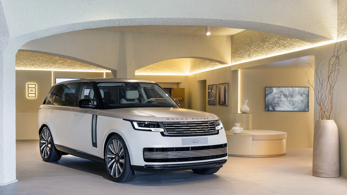 Range Rover, il lusso diventa esperienza al Bespoke Studio di Porto Cervo