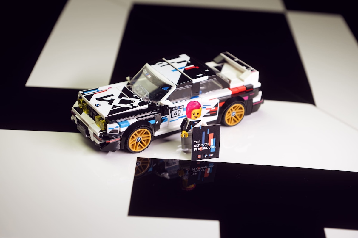 BMW M3, per i 40 anni veste la stessa livrea del kit LEGO