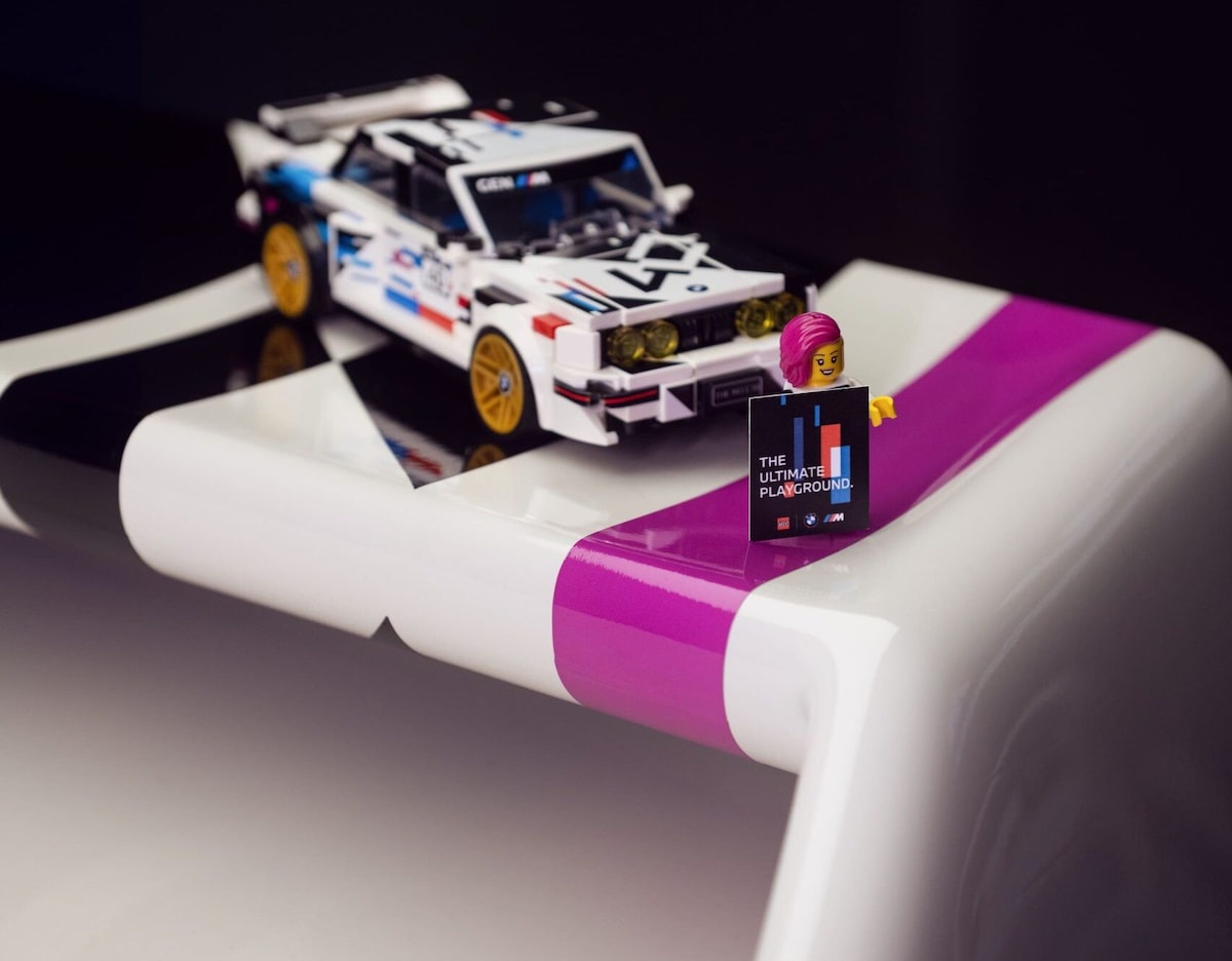 BMW M3, per i 40 anni veste la stessa livrea del kit LEGO