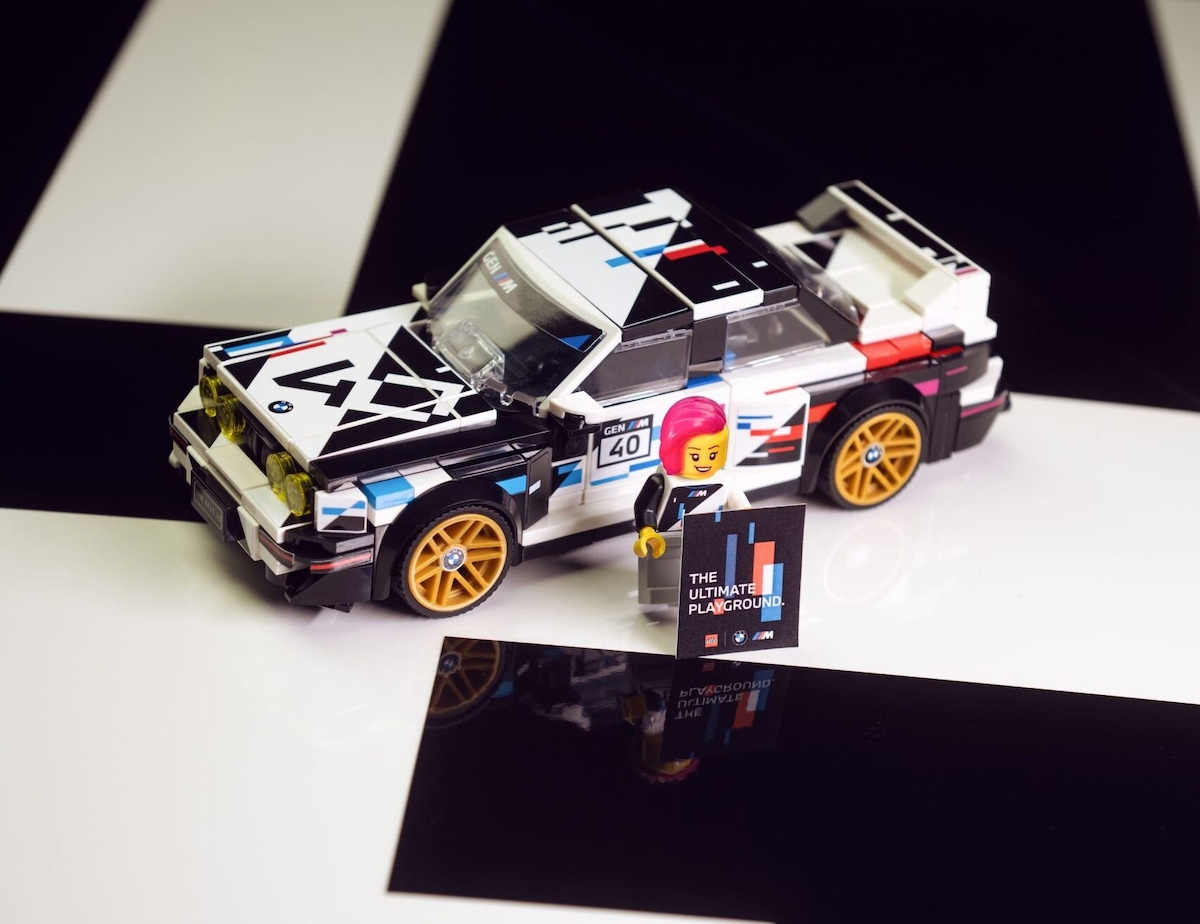 BMW M3, per i 40 anni veste la stessa livrea del kit LEGO