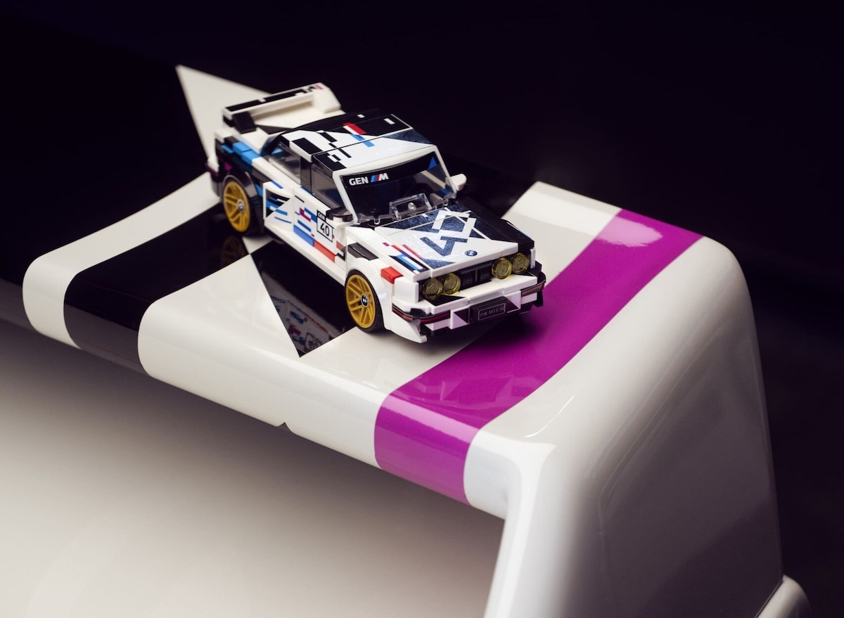BMW M3, per i 40 anni veste la stessa livrea del kit LEGO