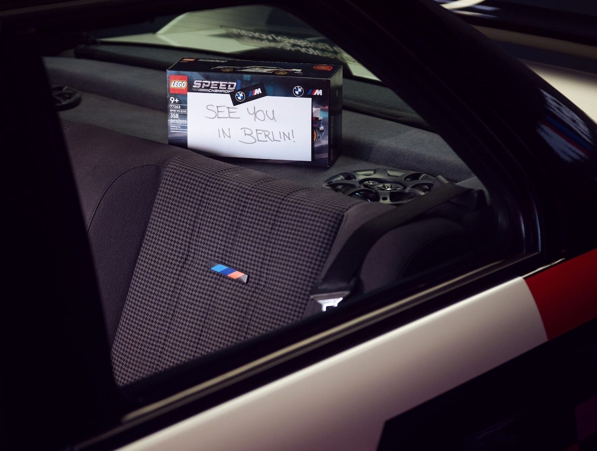 BMW M3, per i 40 anni veste la stessa livrea del kit LEGO