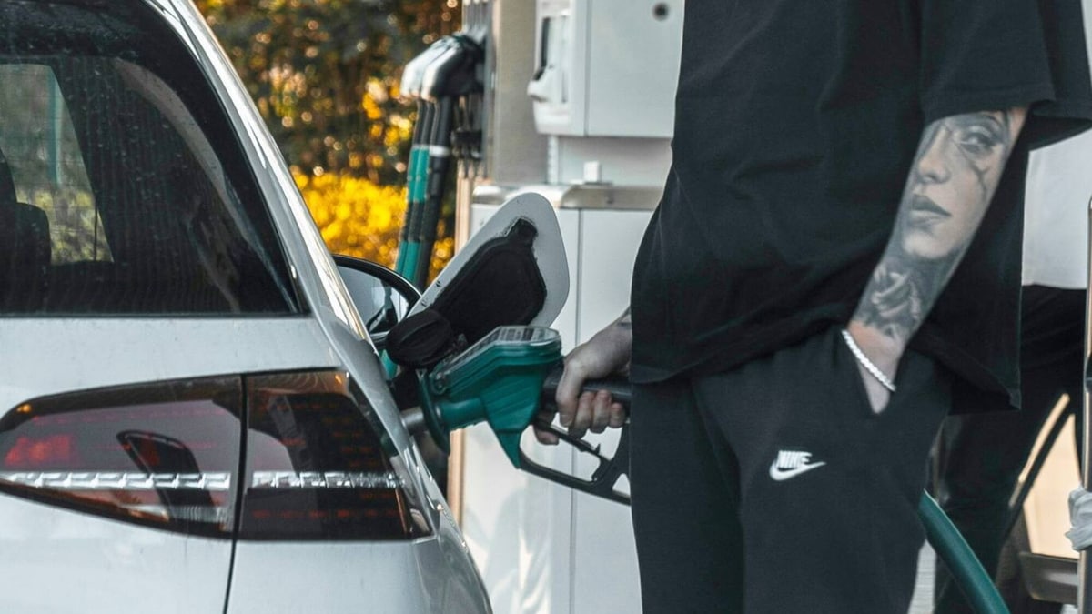 Prezzi carburanti: il diesel sale anche con lo sconto, benzina a vicina ai 2 euro