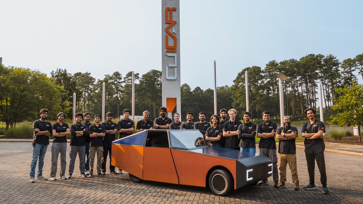 BMW, Luminetta cambia l'auto elettrica con l'energia solare