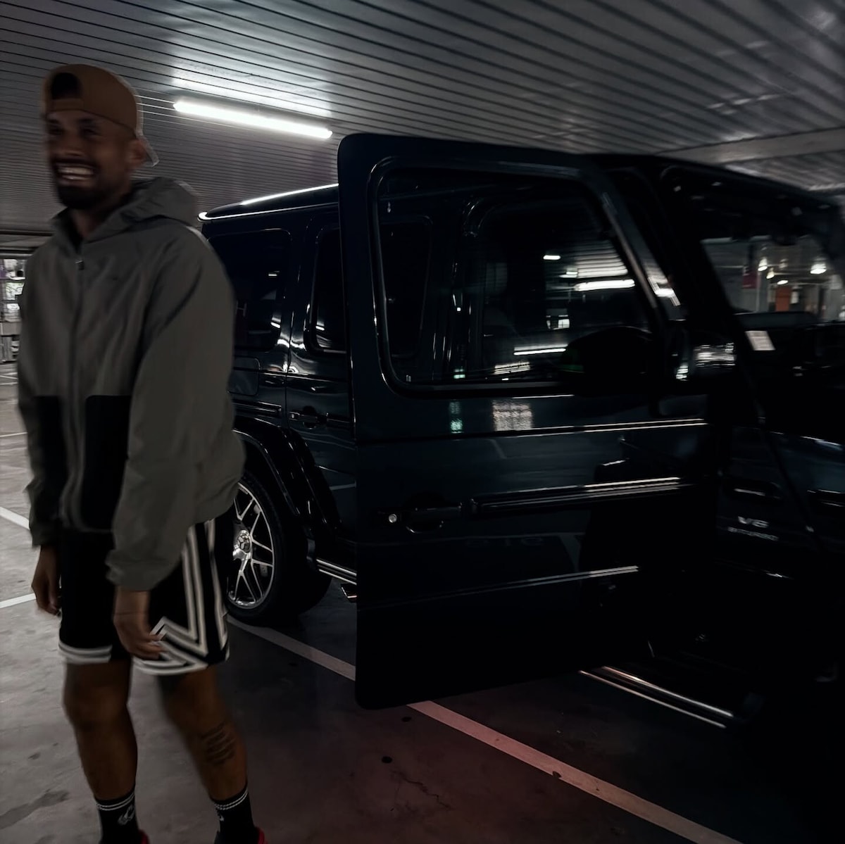 Nick Kyrgios, garage estremo tra Lamborghini, GT-R e una Tesla da basket