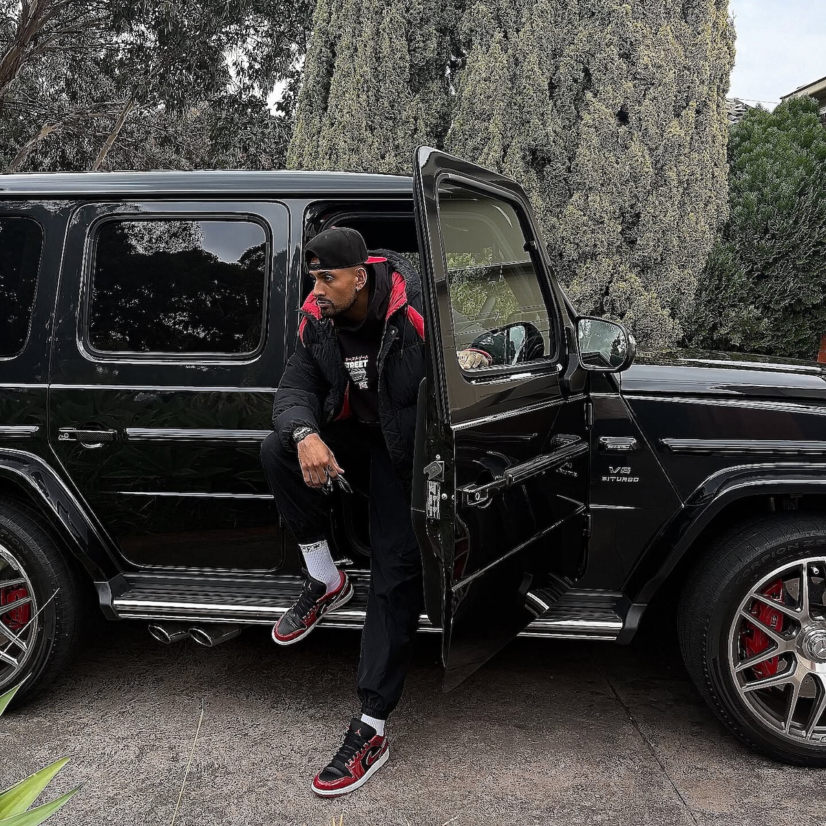 Nick Kyrgios, garage estremo tra Lamborghini, GT-R e una Tesla da basket