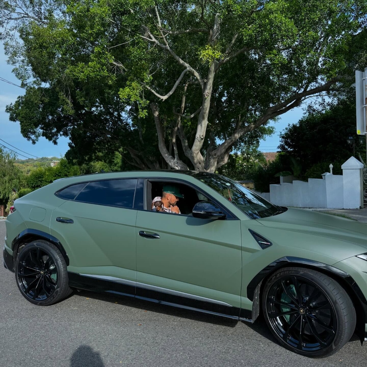Nick Kyrgios, garage estremo tra Lamborghini, GT-R e una Tesla da basket