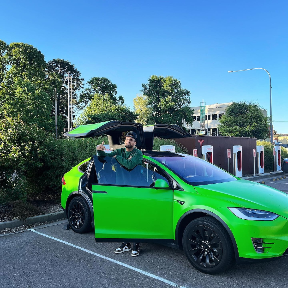 Nick Kyrgios, garage estremo tra Lamborghini, GT-R e una Tesla da basket