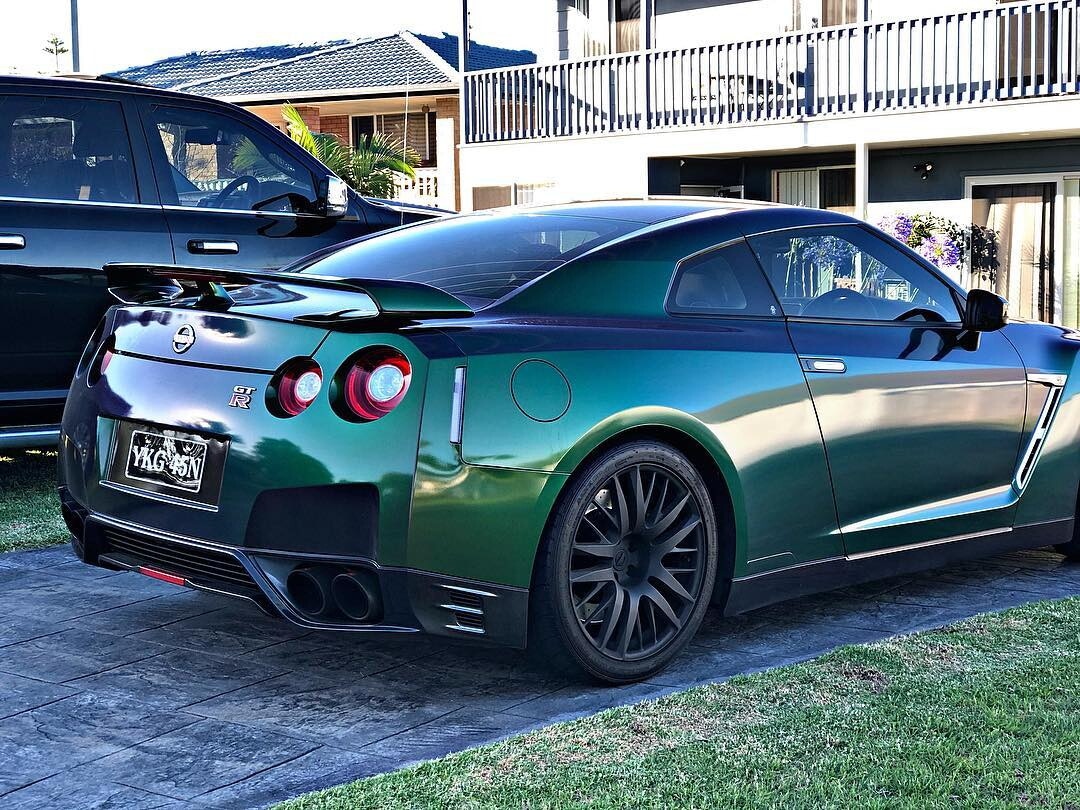 Nick Kyrgios, garage estremo tra Lamborghini, GT-R e una Tesla da basket
