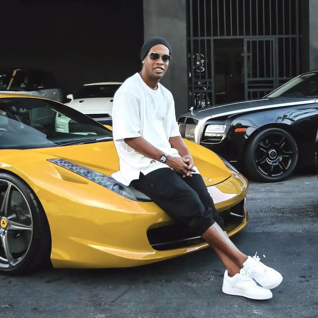 Ronaldinho, le auto da sogno dell'asso che torna in Italia