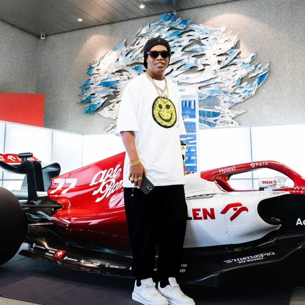 Ronaldinho, le auto da sogno dell'asso che torna in Italia
