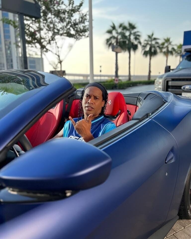 Ronaldinho, le auto da sogno dell'asso che torna in Italia