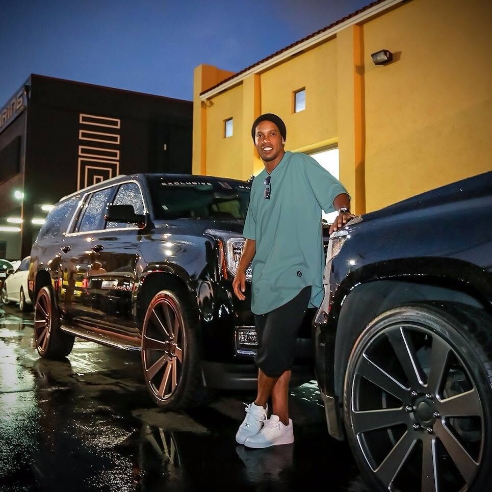 Ronaldinho, le auto da sogno dell'asso che torna in Italia