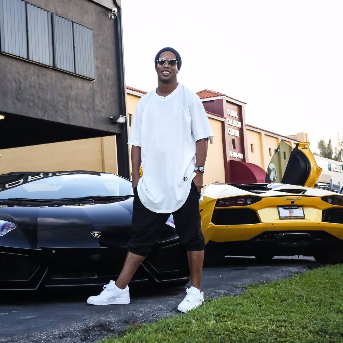 Ronaldinho, le auto da sogno dell'asso che torna in Italia