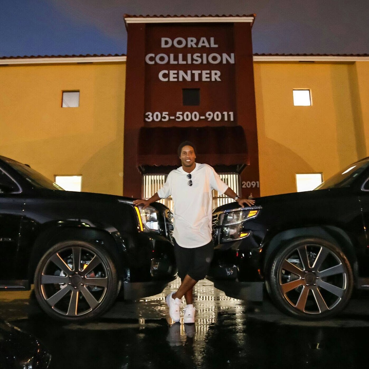 Ronaldinho, le auto da sogno dell'asso che torna in Italia