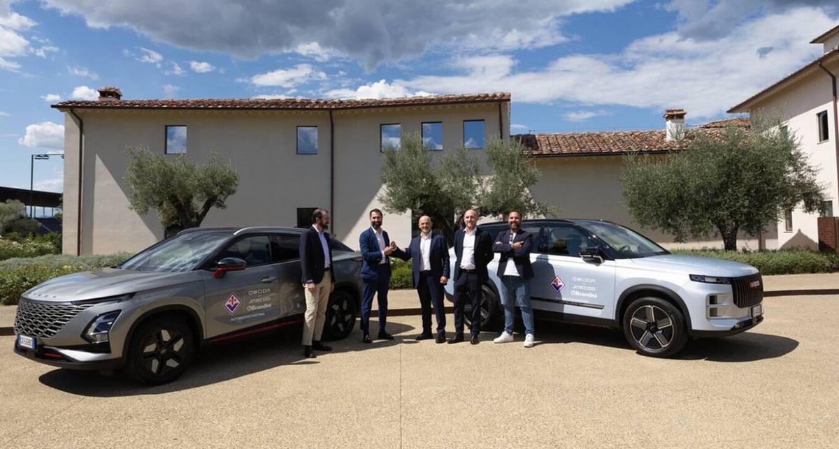 Riparte la Serie A di calcio: le auto di ogni squadra