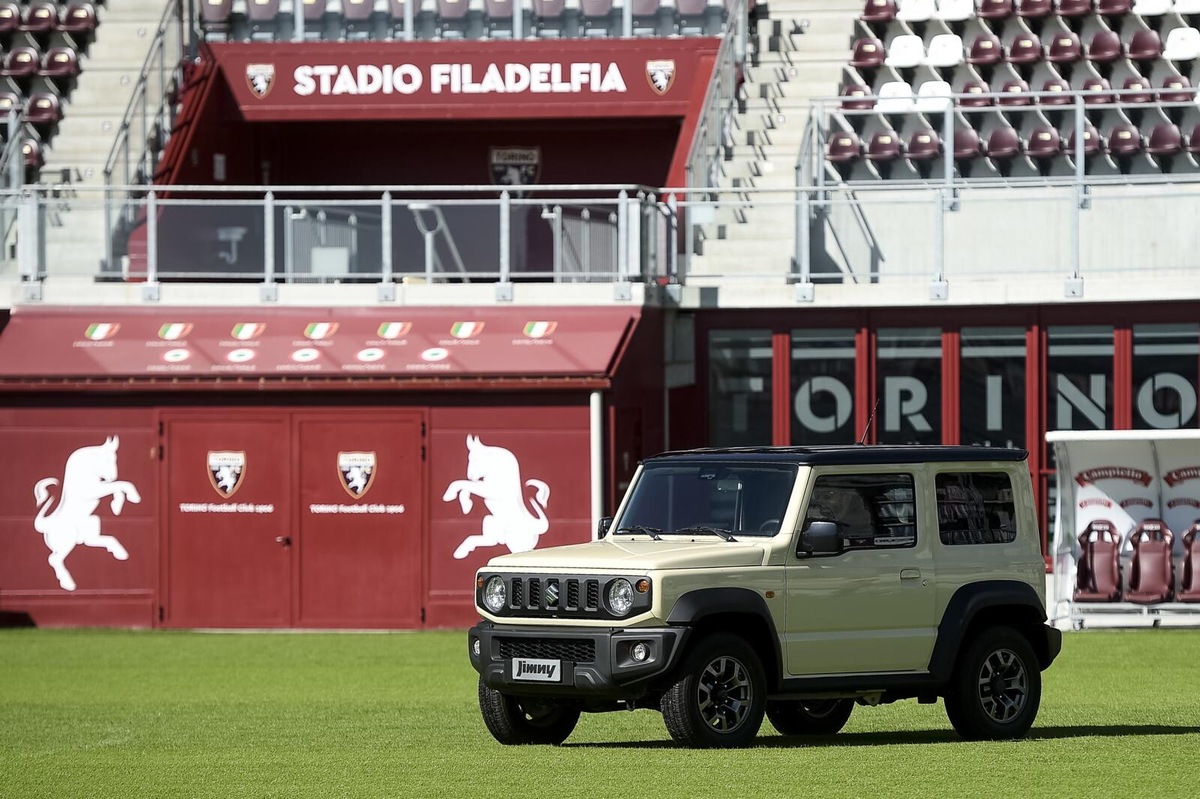 Riparte la Serie A di calcio: le auto di ogni squadra