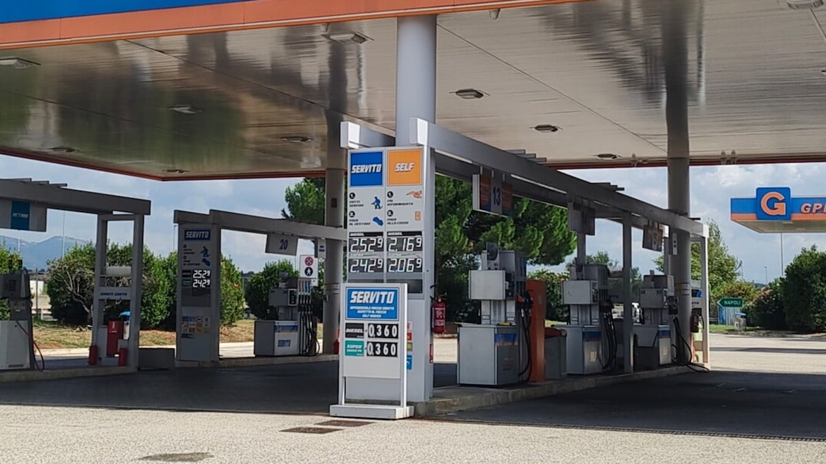 Benzina e diesel, i prezzi del 22 agosto: stangata vacanze