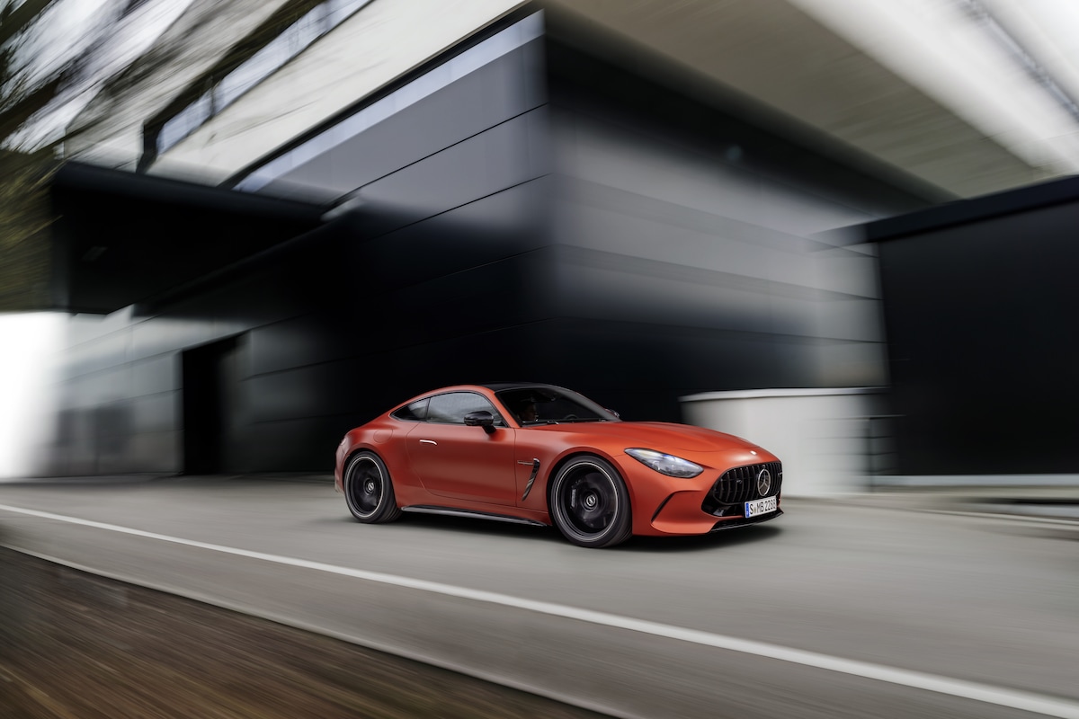 Mercedes, AMG GT 63 gira al Nurburgring senza mani: sviluppo o record?
