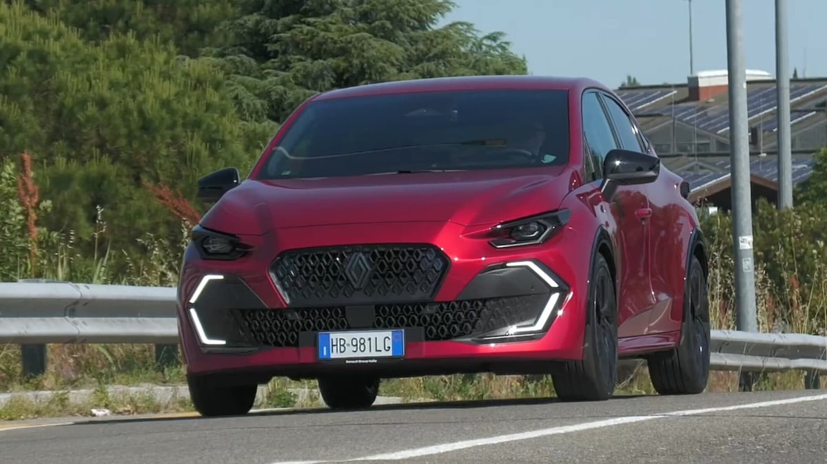 Renault Clio full hybrid, tre motivi per comprarla (con qualche riserva)